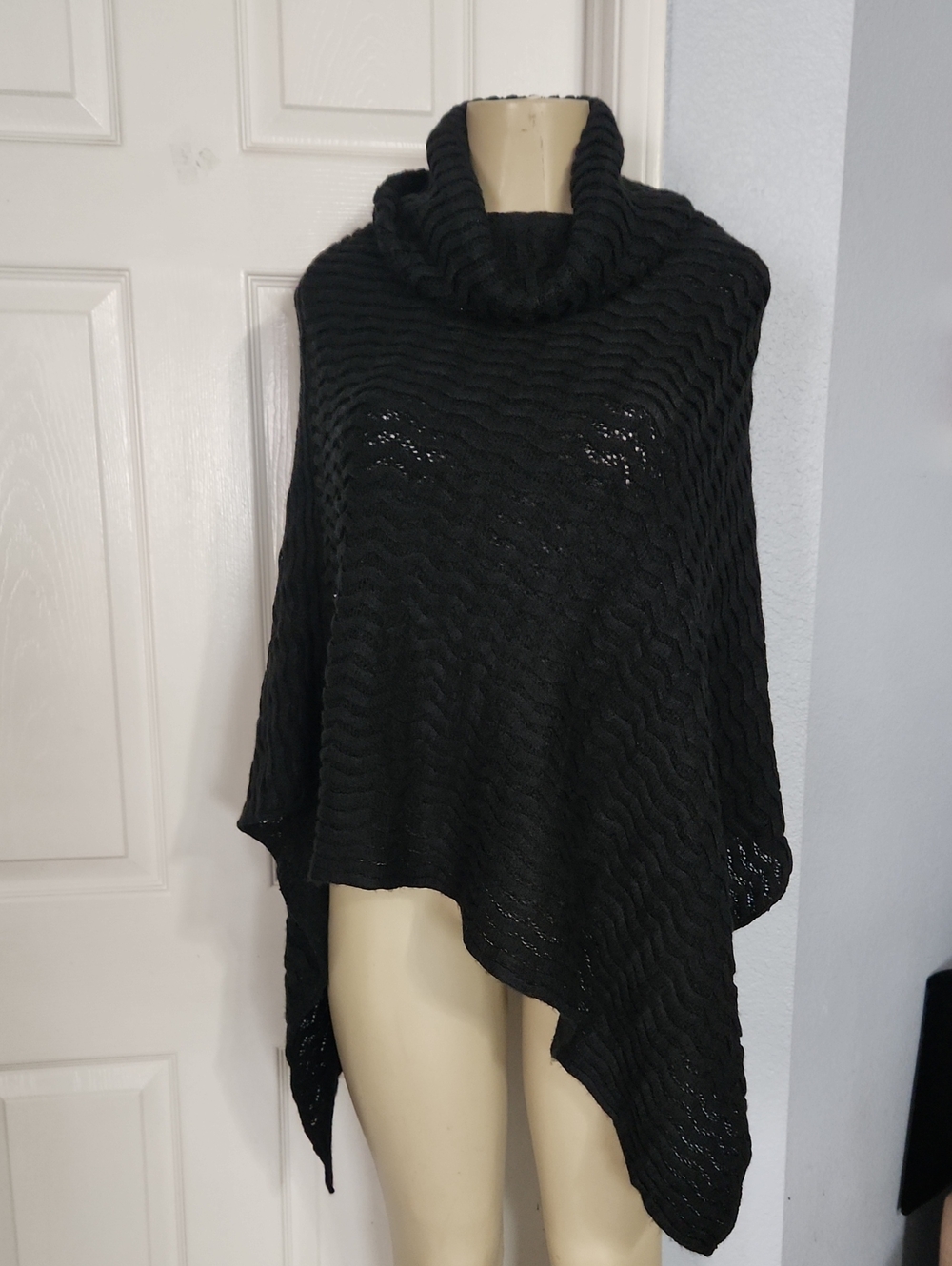 Steve Madden Black Ribbed Turtleneck Poncho knit cowl-neck poncho or shawl